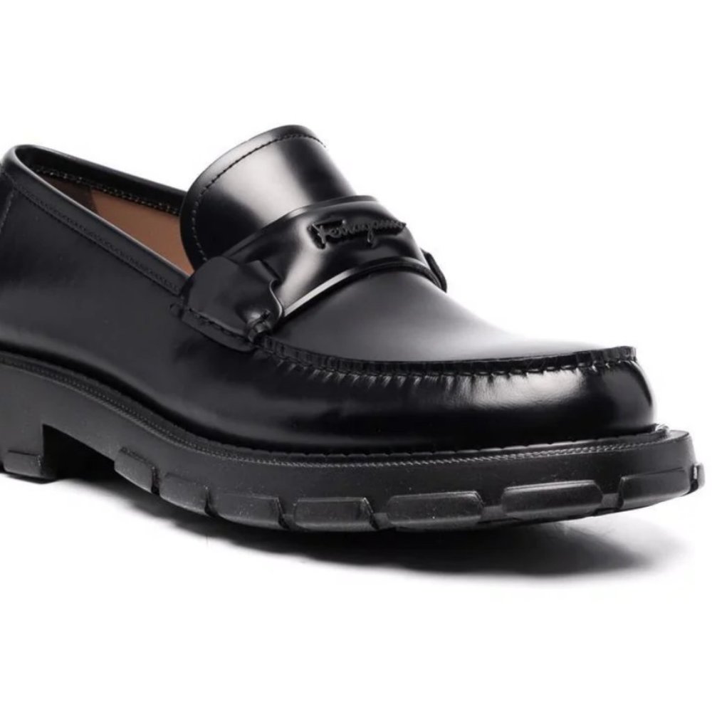 NEW Authentic Salvatore Ferragamo Embossed Logo Black Leather Loafers